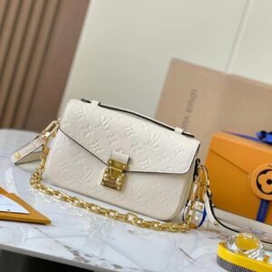 Louis Vuitton Pochette Metis
