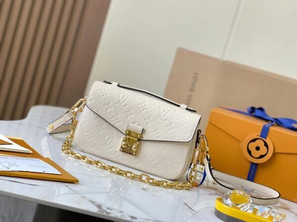 Louis Vuitton Pochette Metis