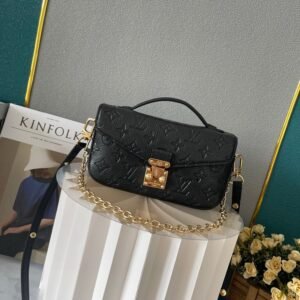 Louis Vuitton Pochette Metis