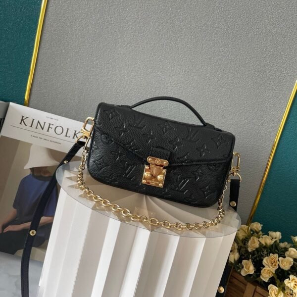 Louis Vuitton Pochette Metis