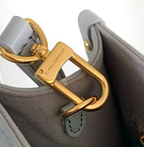 Louis Vuitton Capucines Bag - Image 4