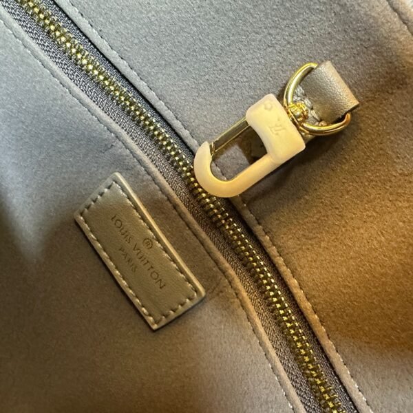 Louis Vuitton Capucines Bag - Image 6
